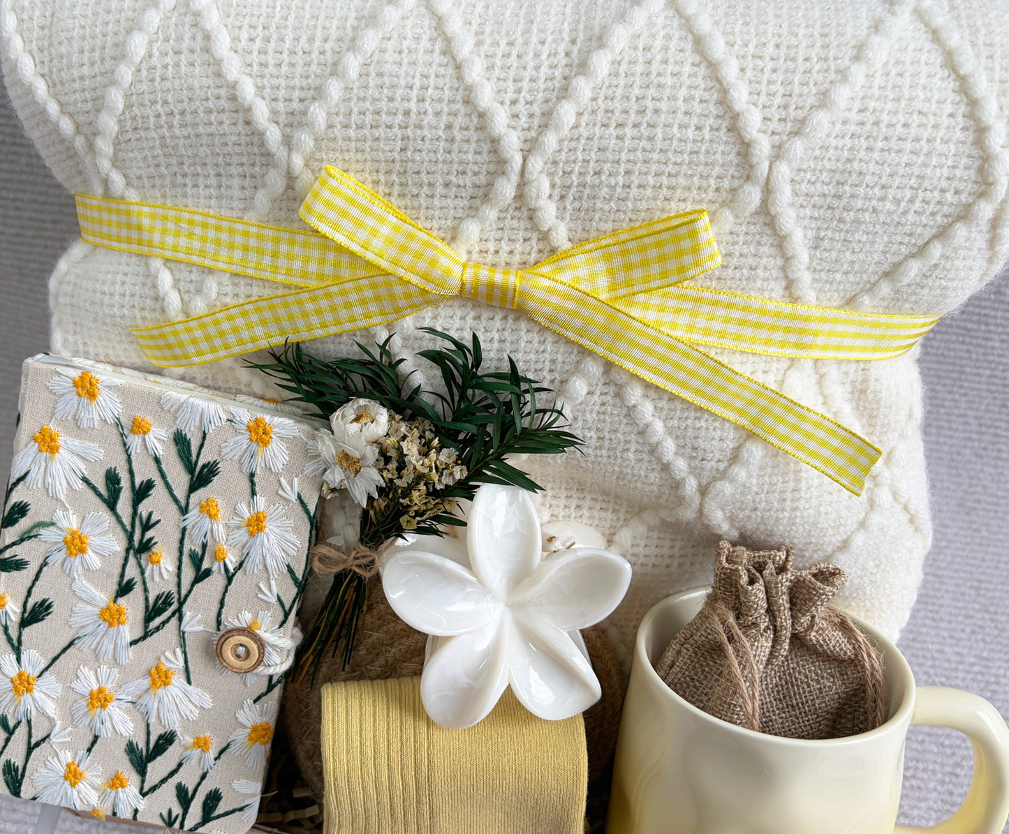Sunny Yellow Daisy Gift Box | White & Yellow Care Package komorebi INC