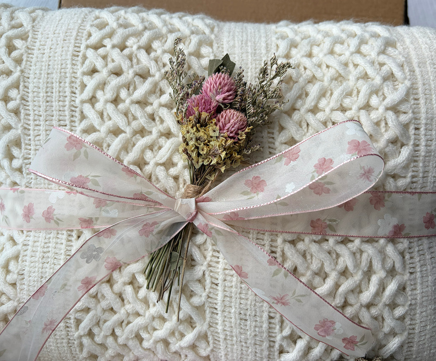 Cream White Floral Cottage Self-Care Gift Box for Her – Soft Pastel Calming Relaxation Set komorebi INC