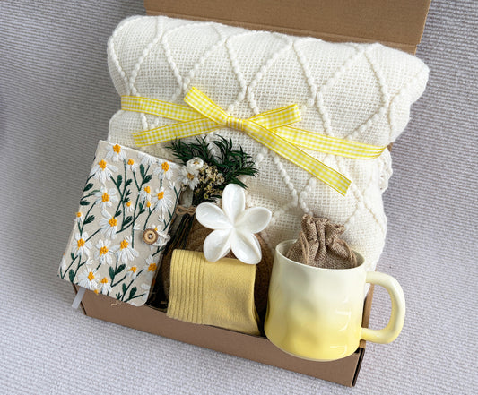 Sunny Yellow Daisy Gift Box | White & Yellow Care Package komorebi INC