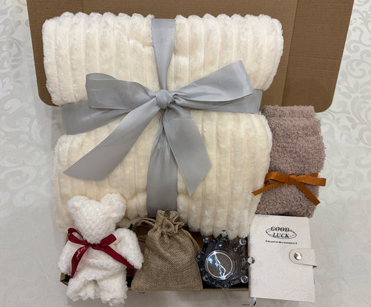 Warm Embrace | Lvory Ribbed Plush Blanket Gift Box with Lifestyle Accessories