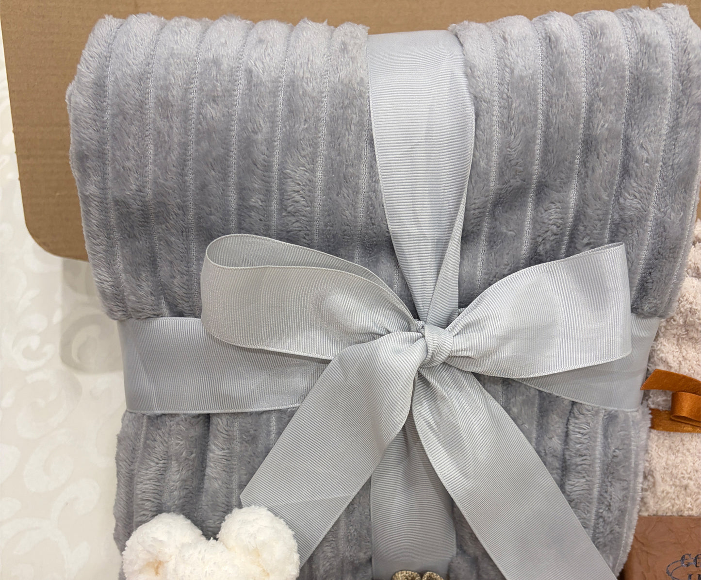 Premium Comfort | Grey Plush Blanket & Accessory Gift Box