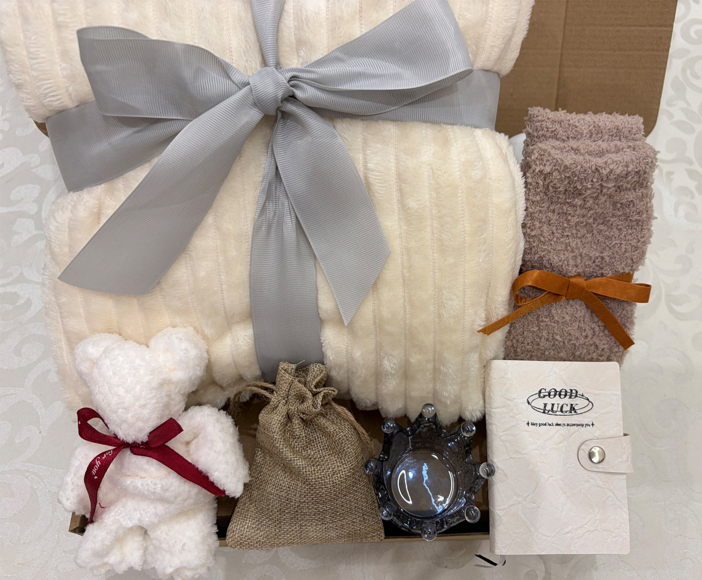 Warm Embrace | Lvory Ribbed Plush Blanket Gift Box with Lifestyle Accessories
