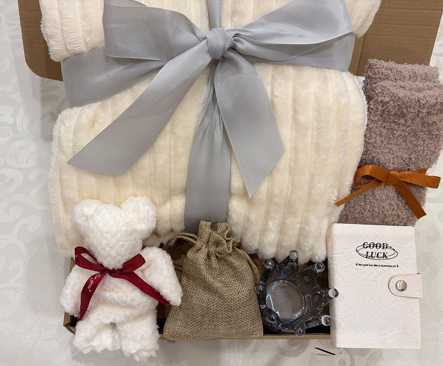 Warm Embrace | Lvory Ribbed Plush Blanket Gift Box with Lifestyle Accessories