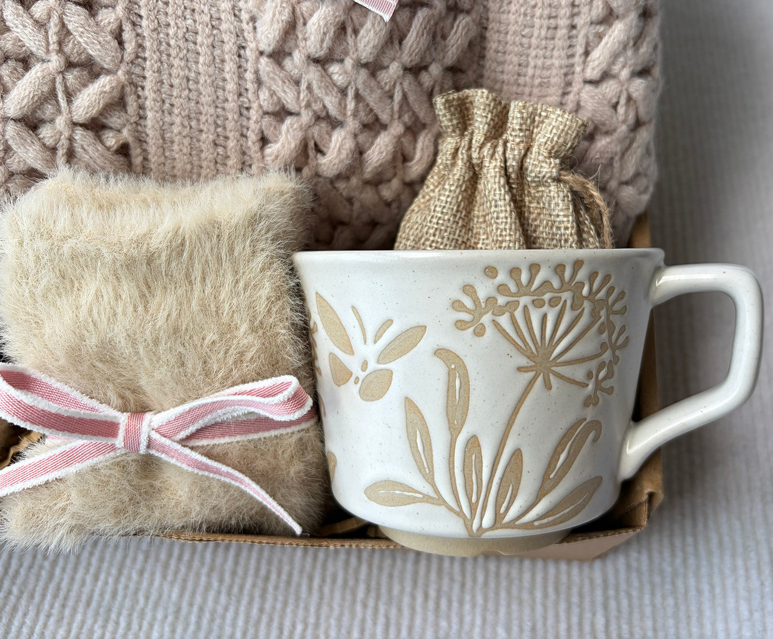 Dusty Neutral Cottage Self-Care Gift Box for Her – Soft Warm Relaxation Set komorebi INC