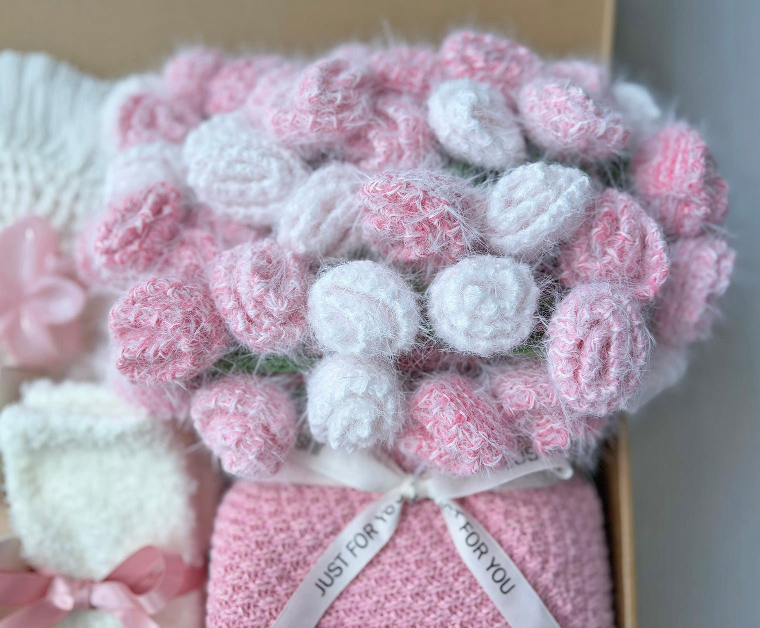 Dreamy Blush Pink Floral Self-Care Spa Gift Box for Her – Soft Cozy Relaxation Set komorebi INC