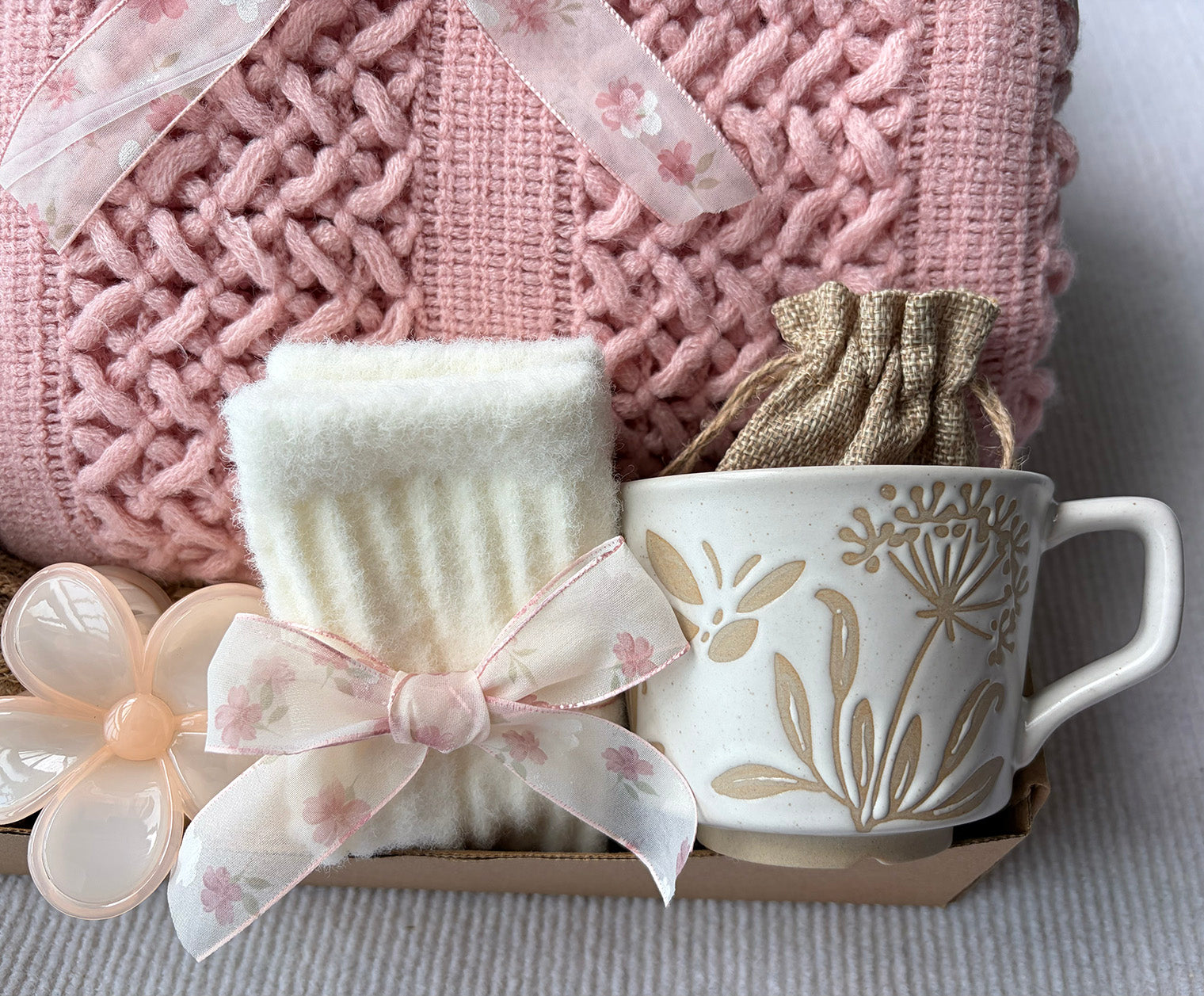 Dreamy Blush Floral Self-Care Gift Box for Her – Cozy Cottage Relaxation Set komorebi INC