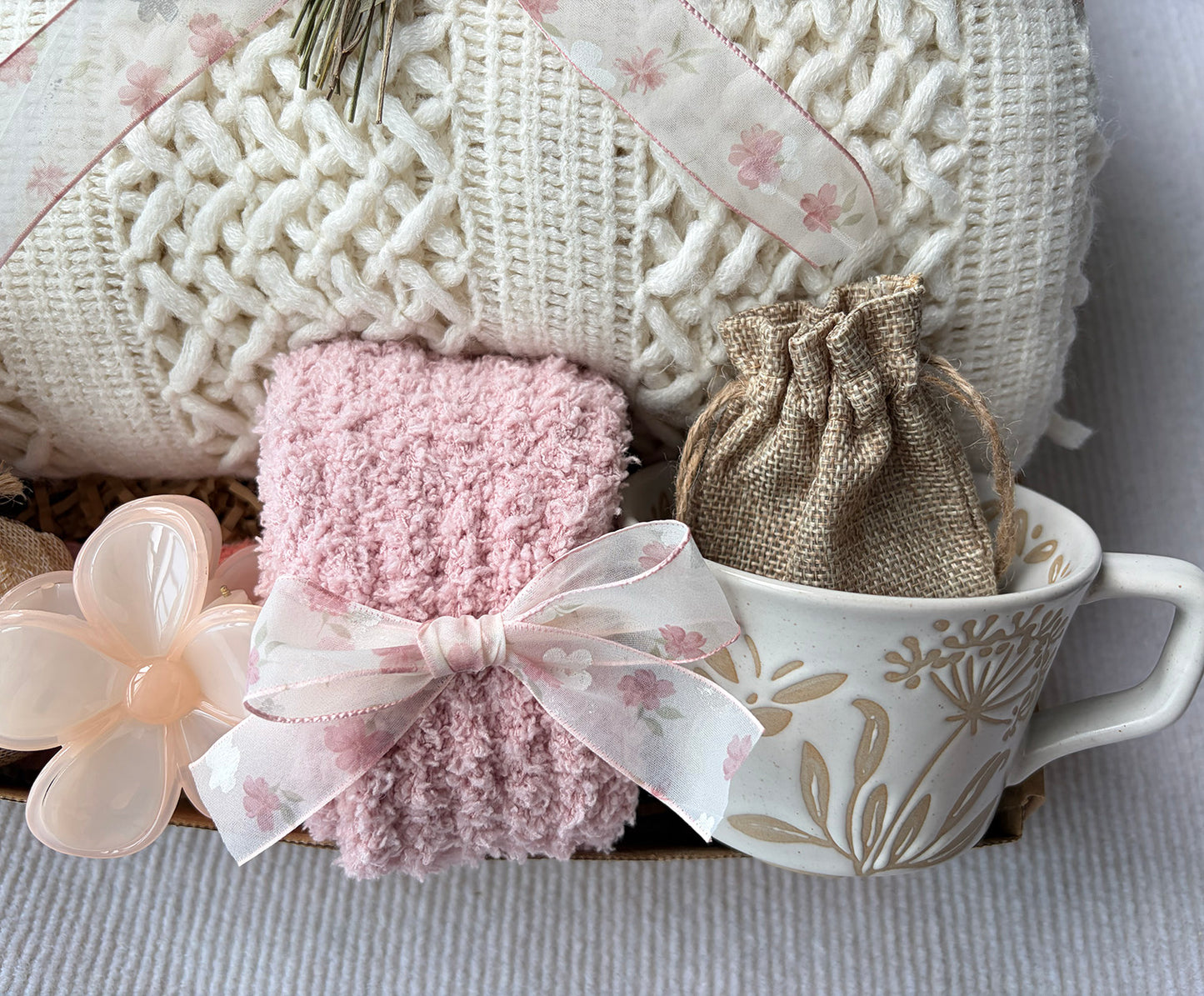 Cream White Floral Cottage Self-Care Gift Box for Her – Soft Pastel Calming Relaxation Set komorebi INC