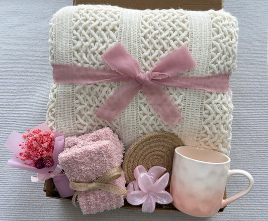 Cream & Blush Cozy Gift Basket for Her – Self Care Gift Box with Knit Blanket, Pink Mug, Fuzzy Socks, Floral Hair Clip & Preserved Flower Bouquet komorebi INC