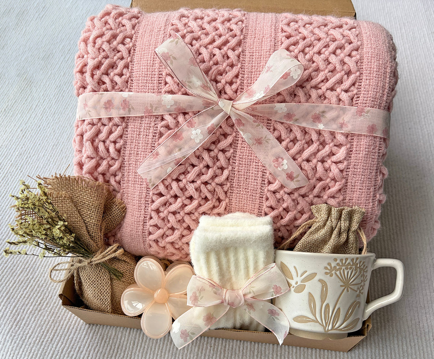Dreamy Blush Floral Self-Care Gift Box for Her – Cozy Cottage Relaxation Set komorebi INC